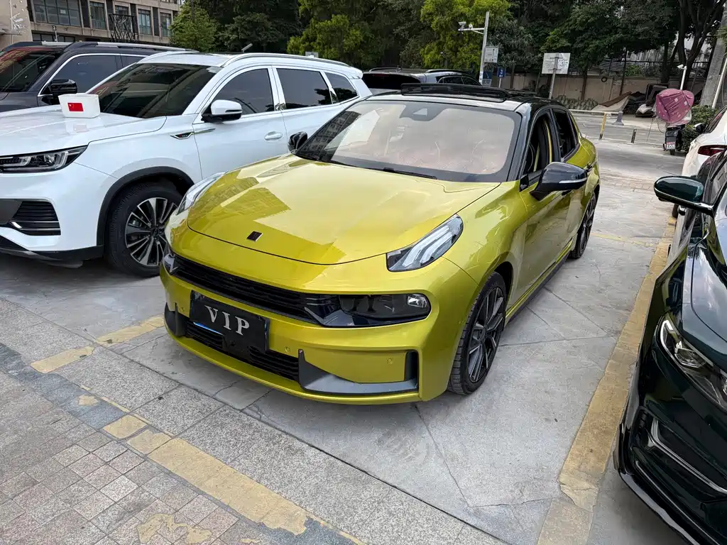 Lynk & Co 03