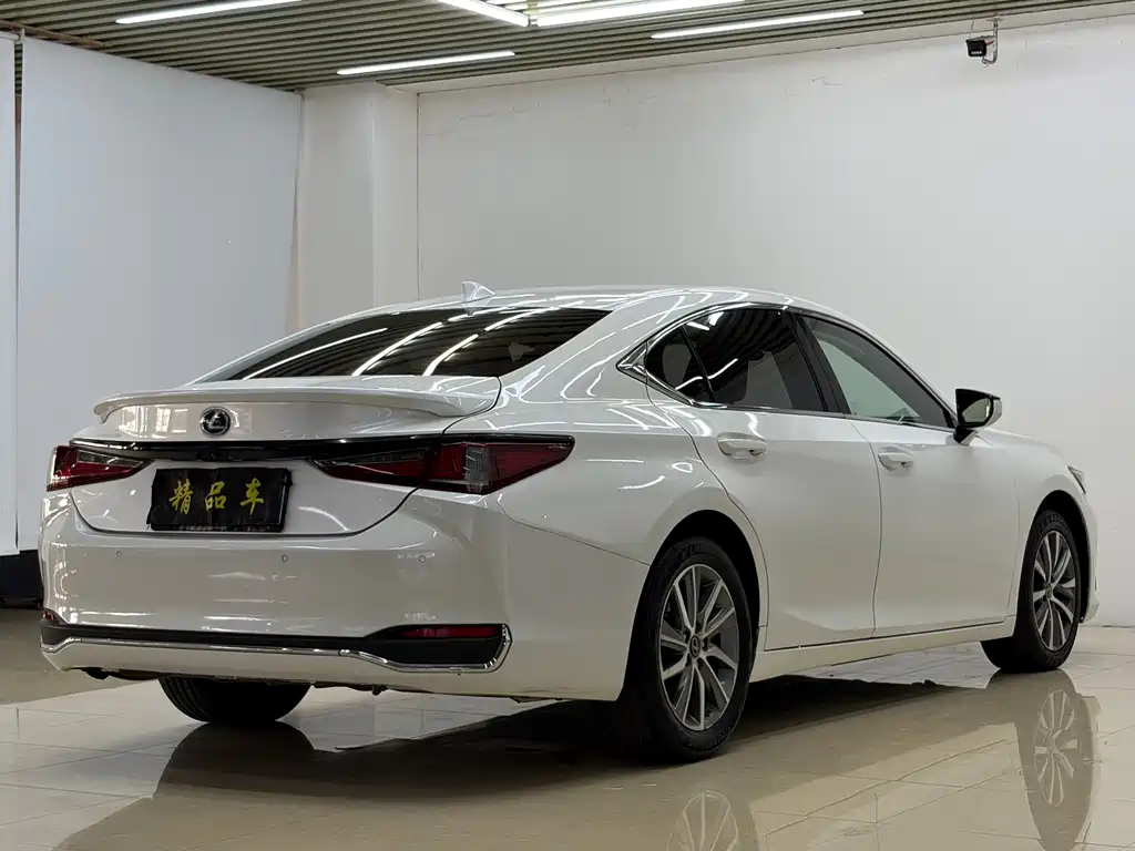 Lexus ES — миниатюра 9