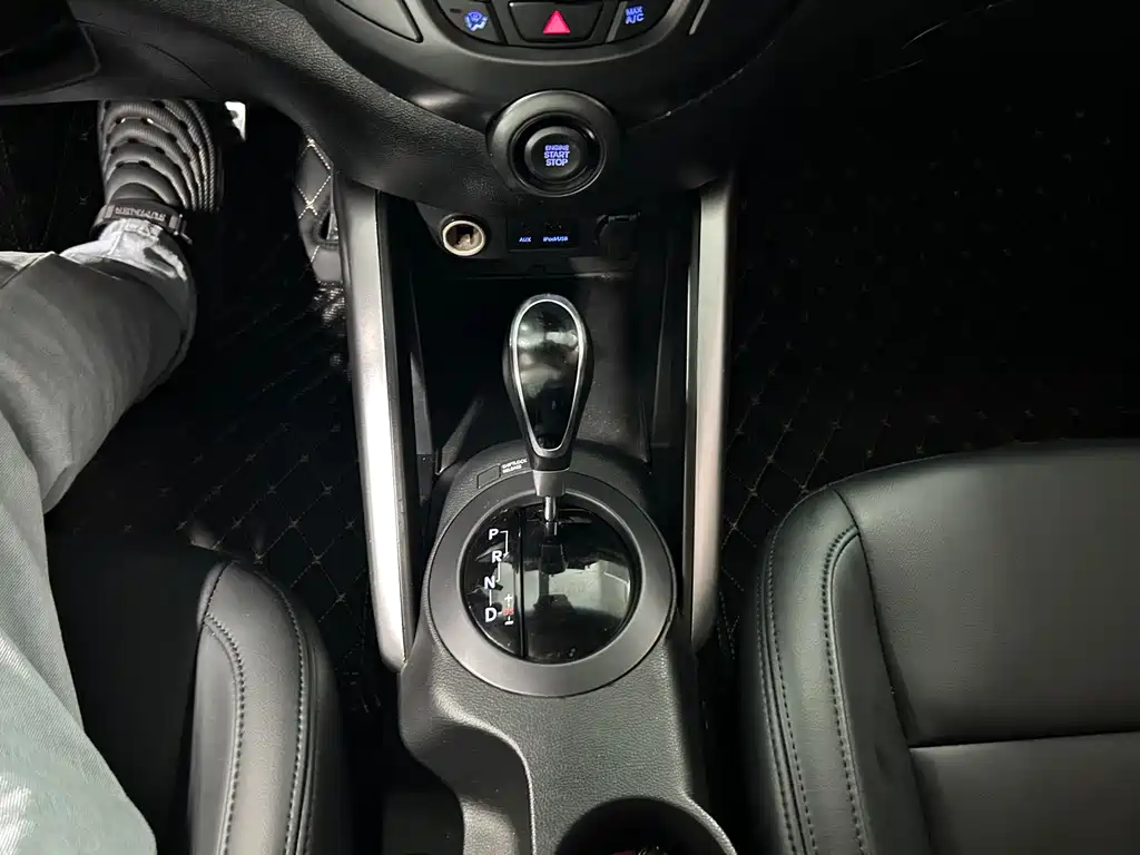 Hyundai Veloster — миниатюра 12