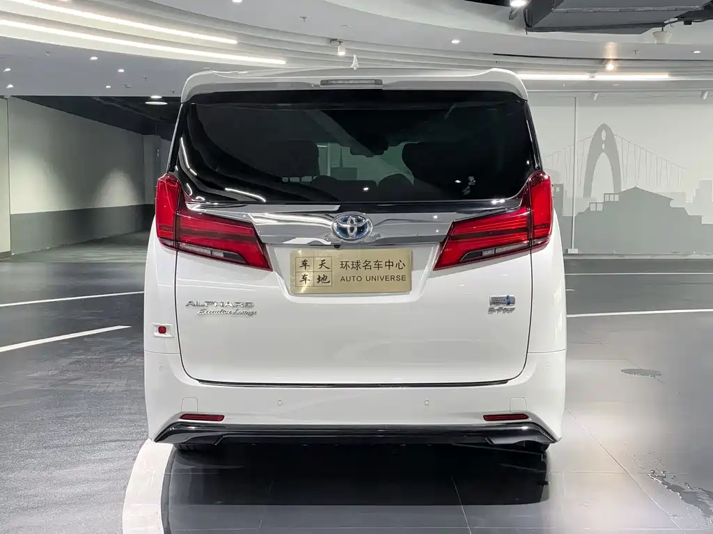 Toyota Alphard — миниатюра 5