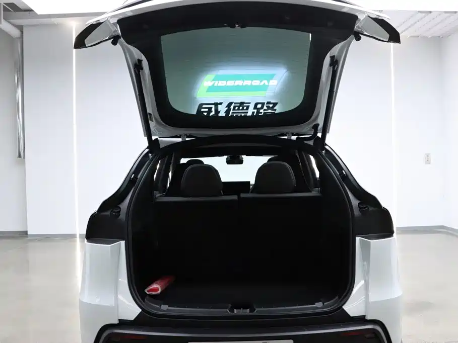 Tesla Model Y L — миниатюра 26