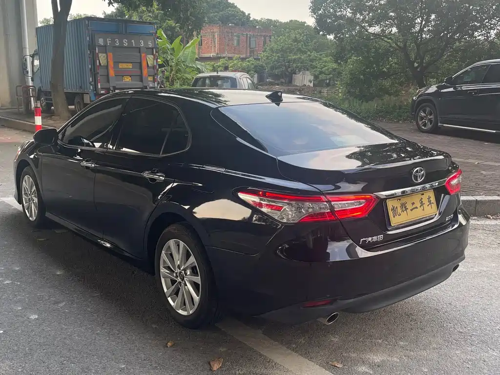 Toyota Camry — миниатюра 11