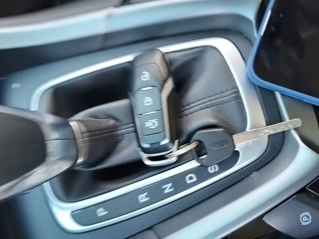 Ford Mondeo — миниатюра 9