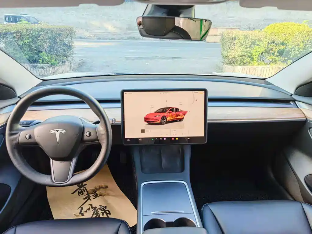 Tesla Model 3 — миниатюра 5