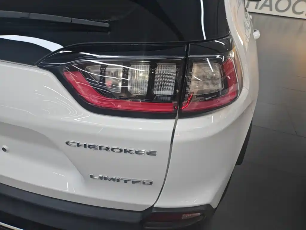 Jeep Cherokee — миниатюра 8