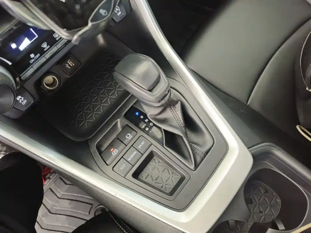 Toyota RAV4 — миниатюра 14
