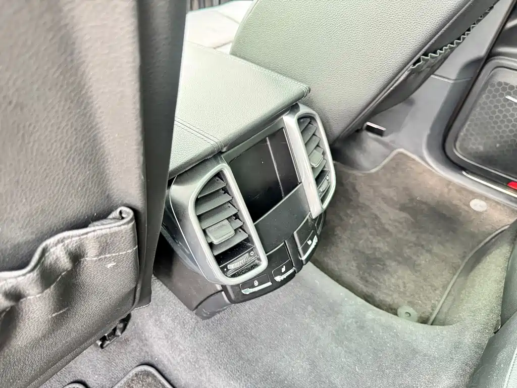 Porsche Cayenne — миниатюра 11