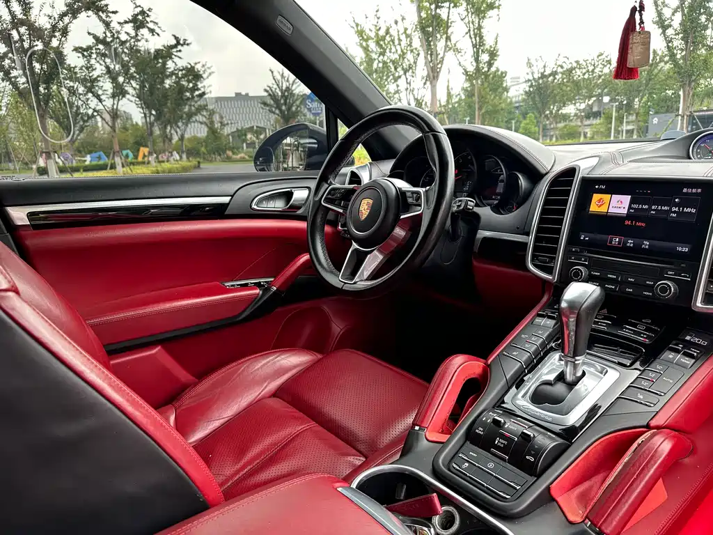 Porsche Cayenne — миниатюра 11