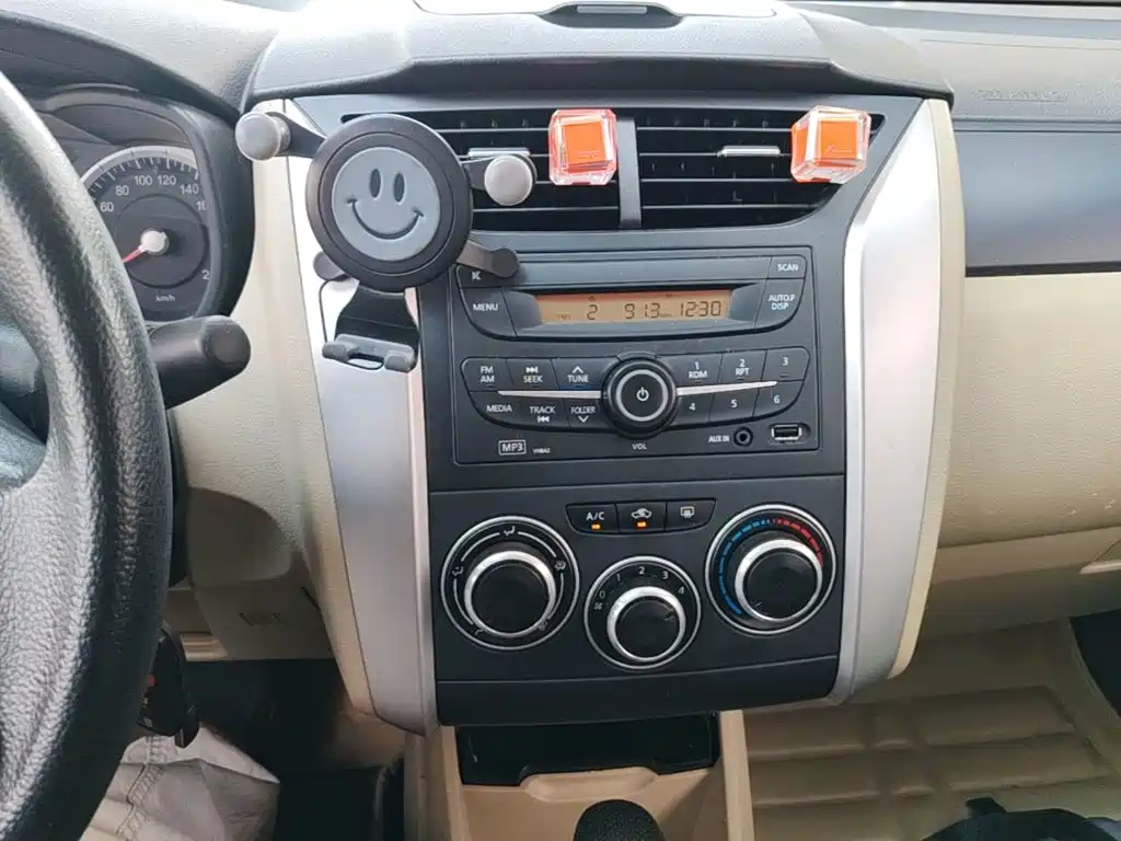 Venucia R50 — миниатюра 9
