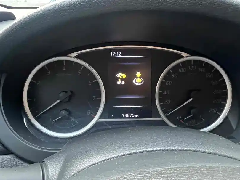 Nissan Tiida — миниатюра 8