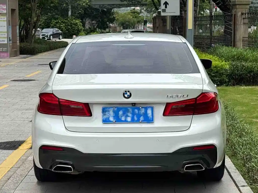 BMW 5 Series — миниатюра 5