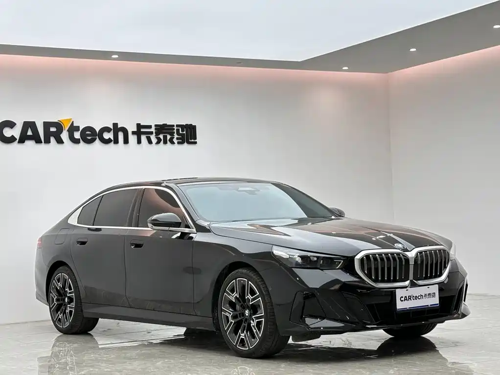 BMW 5 Series — миниатюра 6