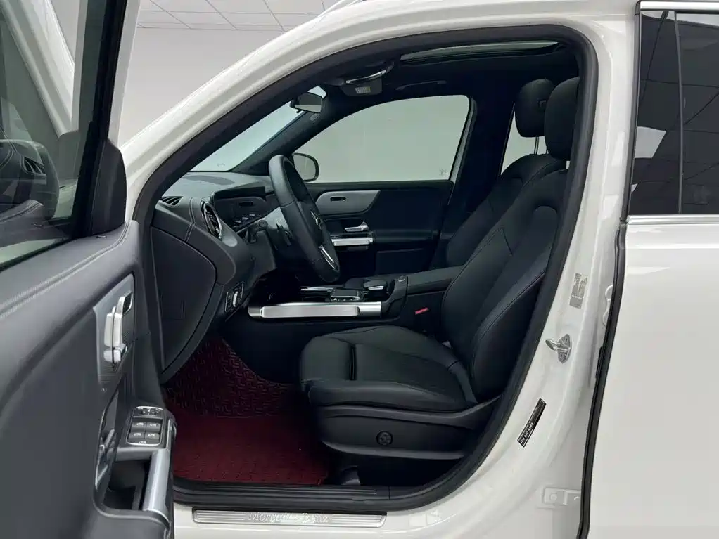 Mercedes-Benz GLB — миниатюра 13