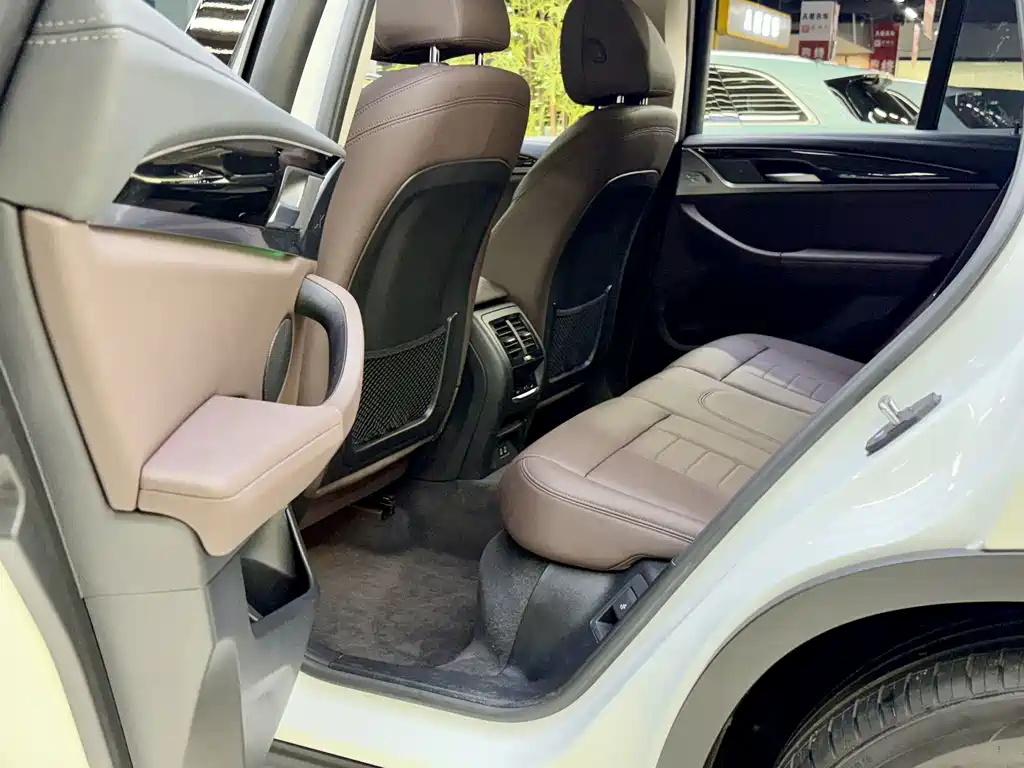 BMW iX3 — миниатюра 13