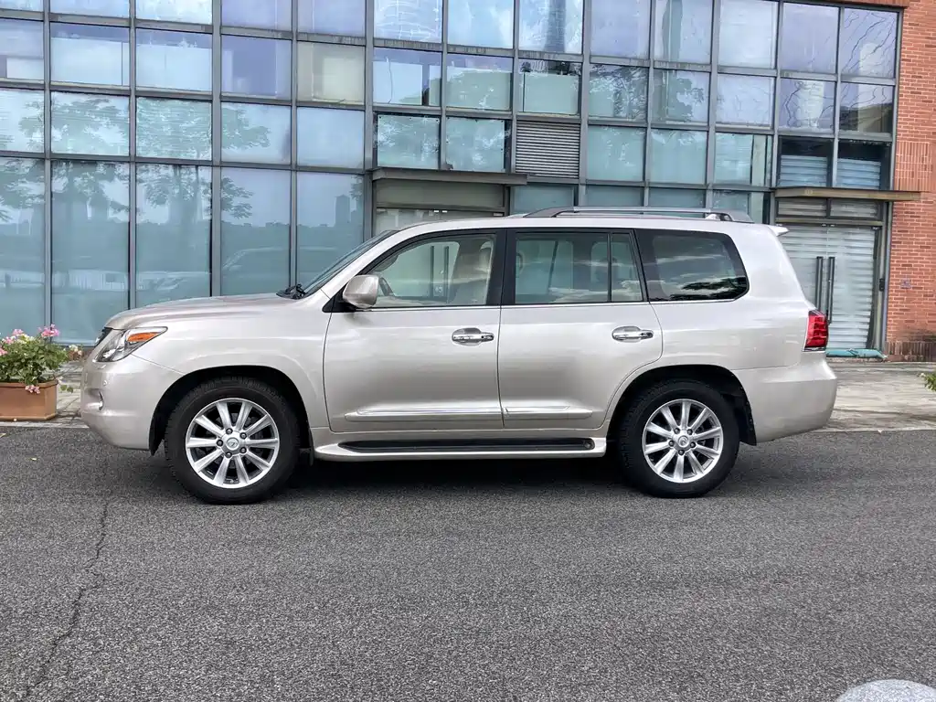 Lexus LX — миниатюра 2