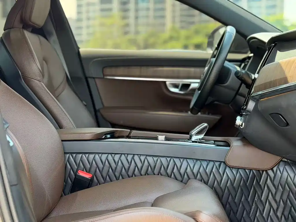 Volvo S90 2024 B5 Luxury