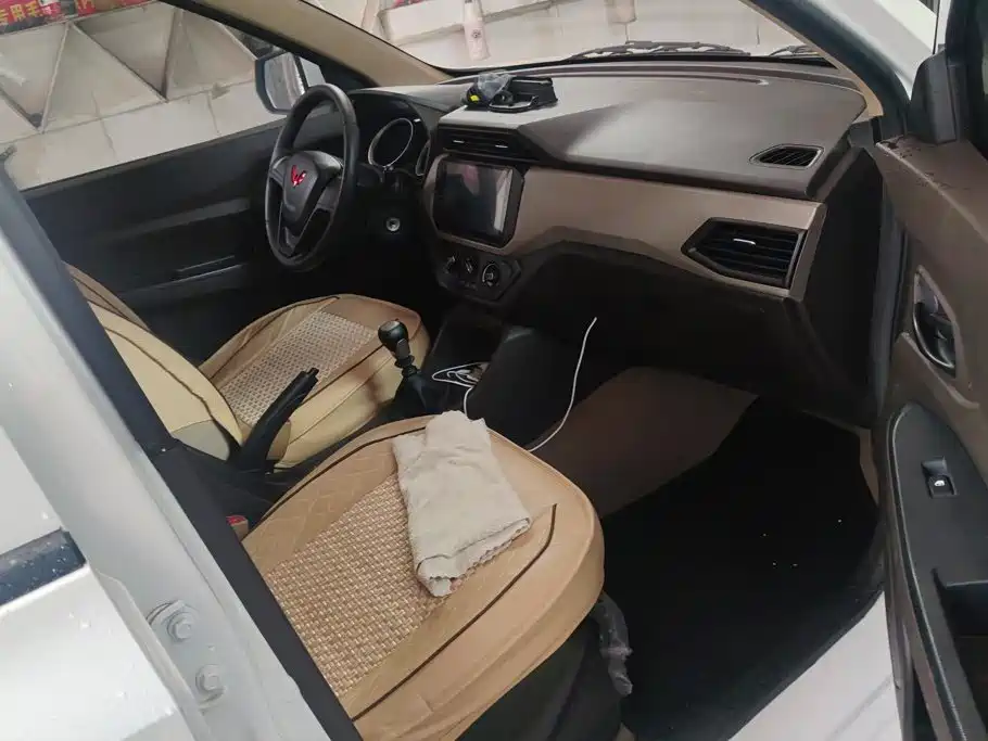 Wuling Hongguang — миниатюра 8