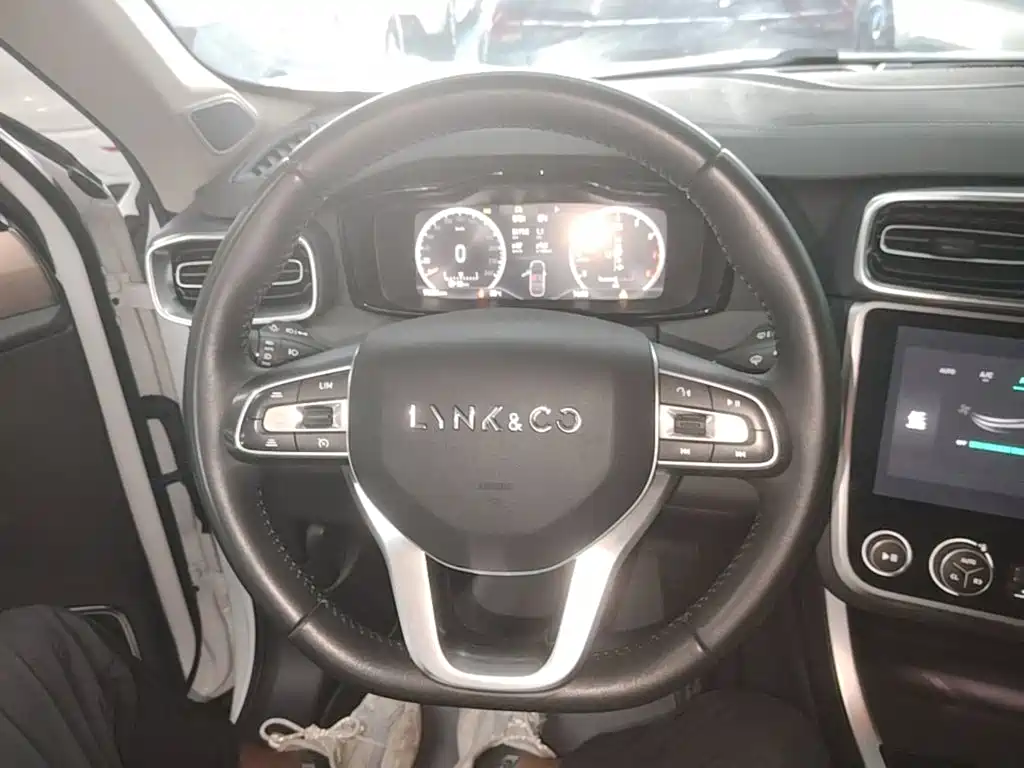 Lynk & Co 01 — миниатюра 11