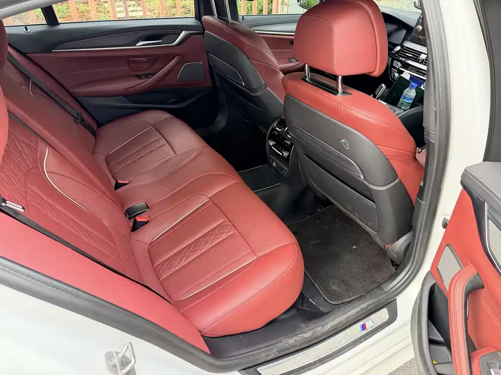 BMW 5 Series — миниатюра 10