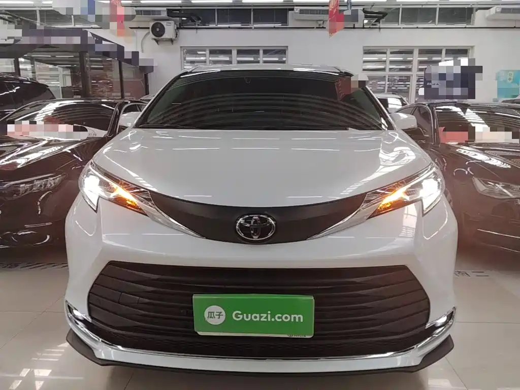 Toyota Sienna — миниатюра 3