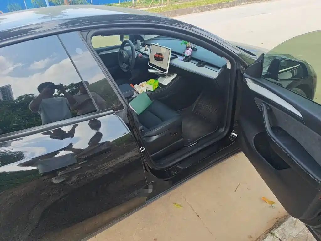 Tesla Model Y — миниатюра 19