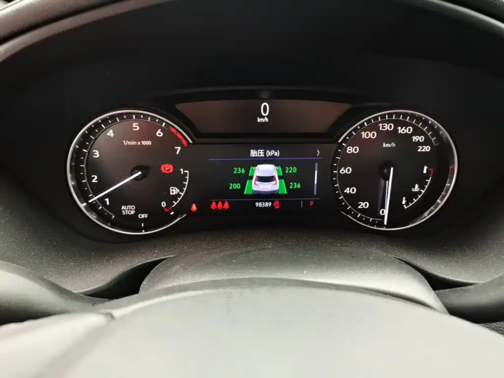 Cadillac XT4 — миниатюра 12