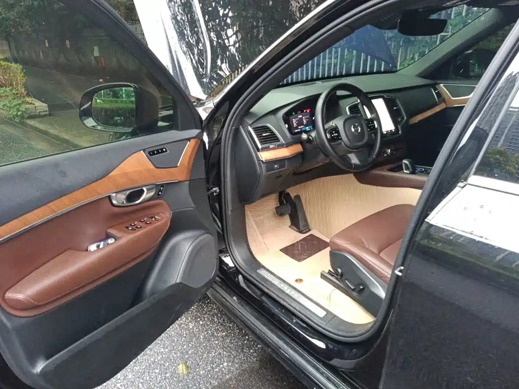 Volvo XC90 — миниатюра 12