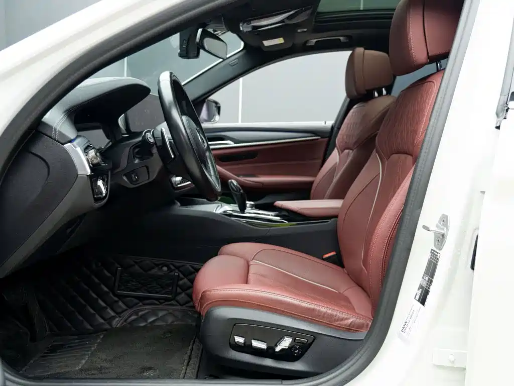 BMW 5 Series — миниатюра 10