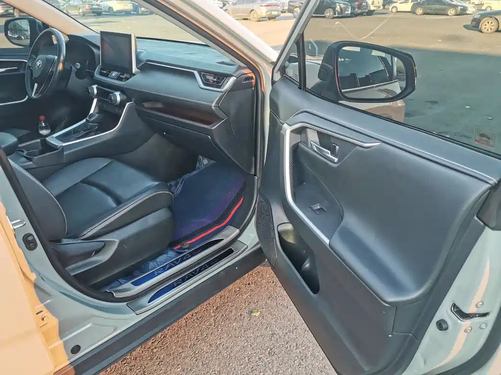 Toyota RAV4 2020 2.0L CVT Luxury