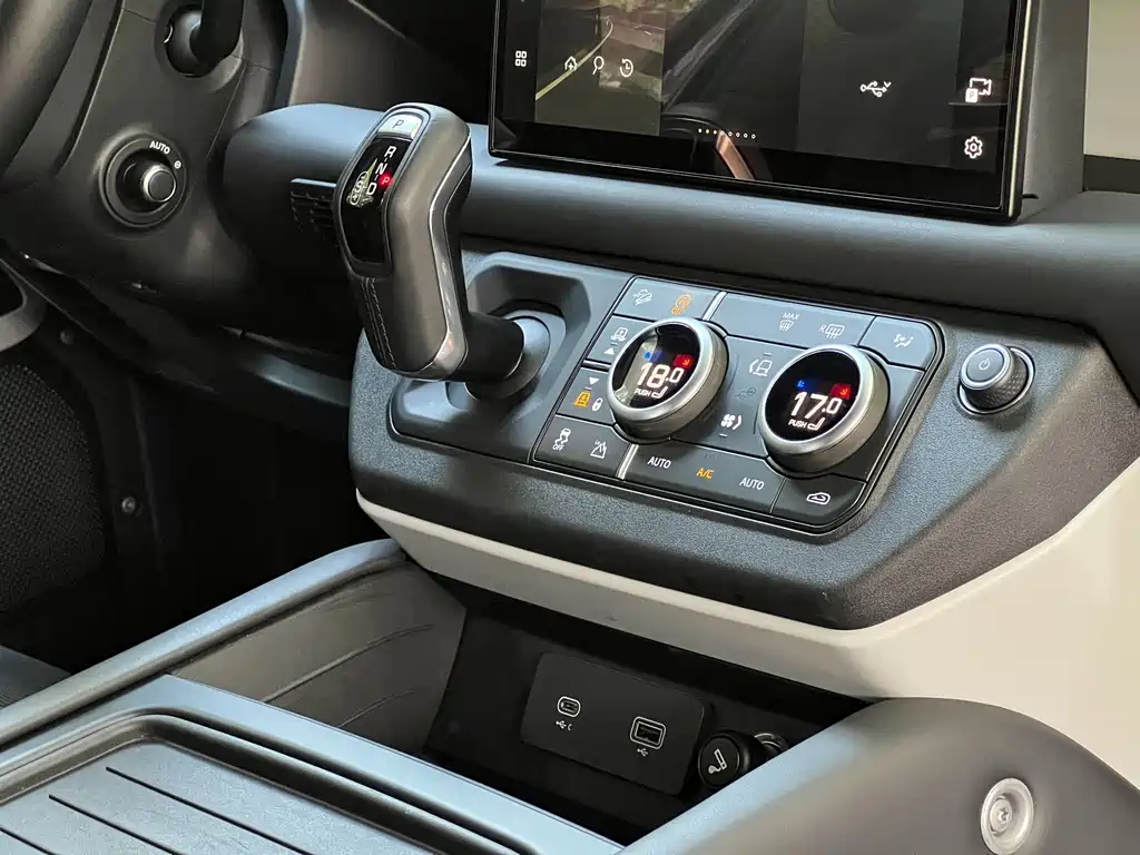 Land Rover Defender — миниатюра 15