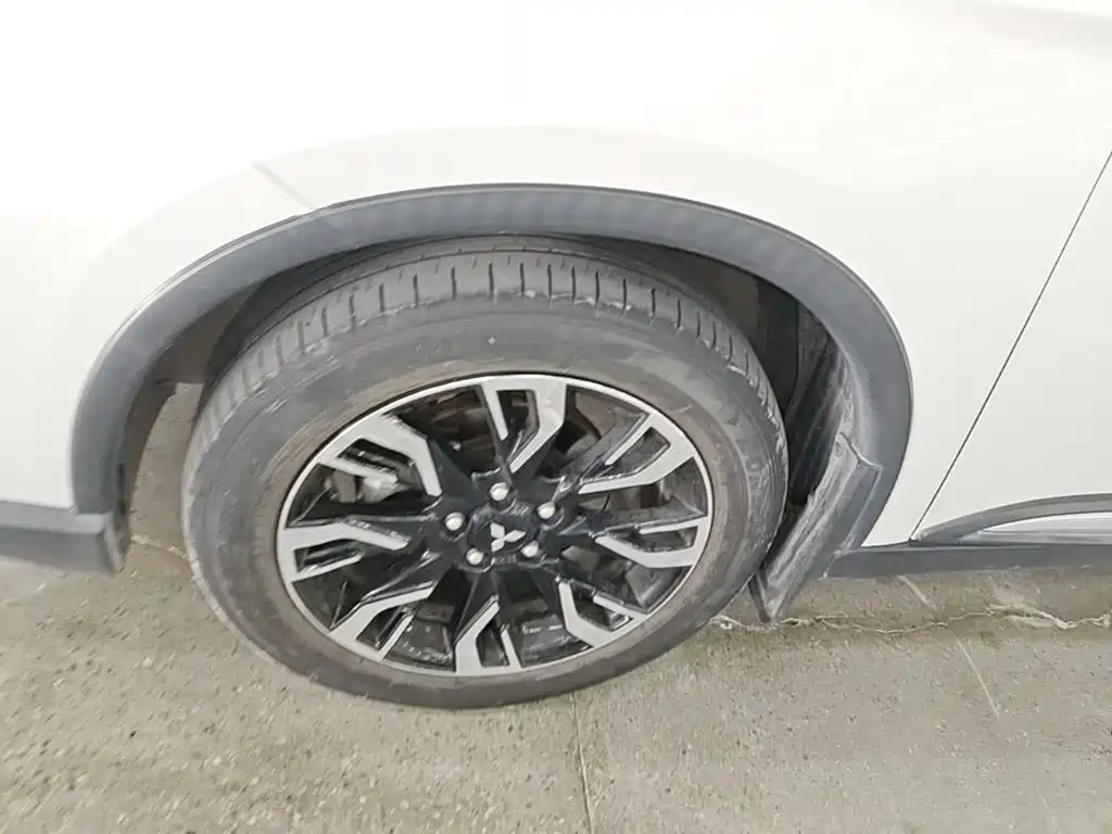 Mitsubishi Outlander — миниатюра 23