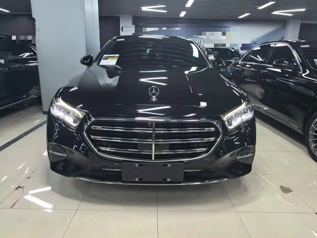 Mercedes-Benz E-Class — миниатюра 3