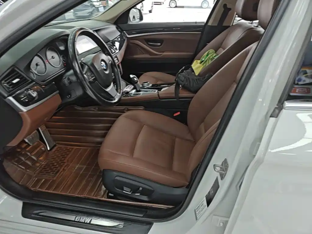 BMW 5 Series — миниатюра 15