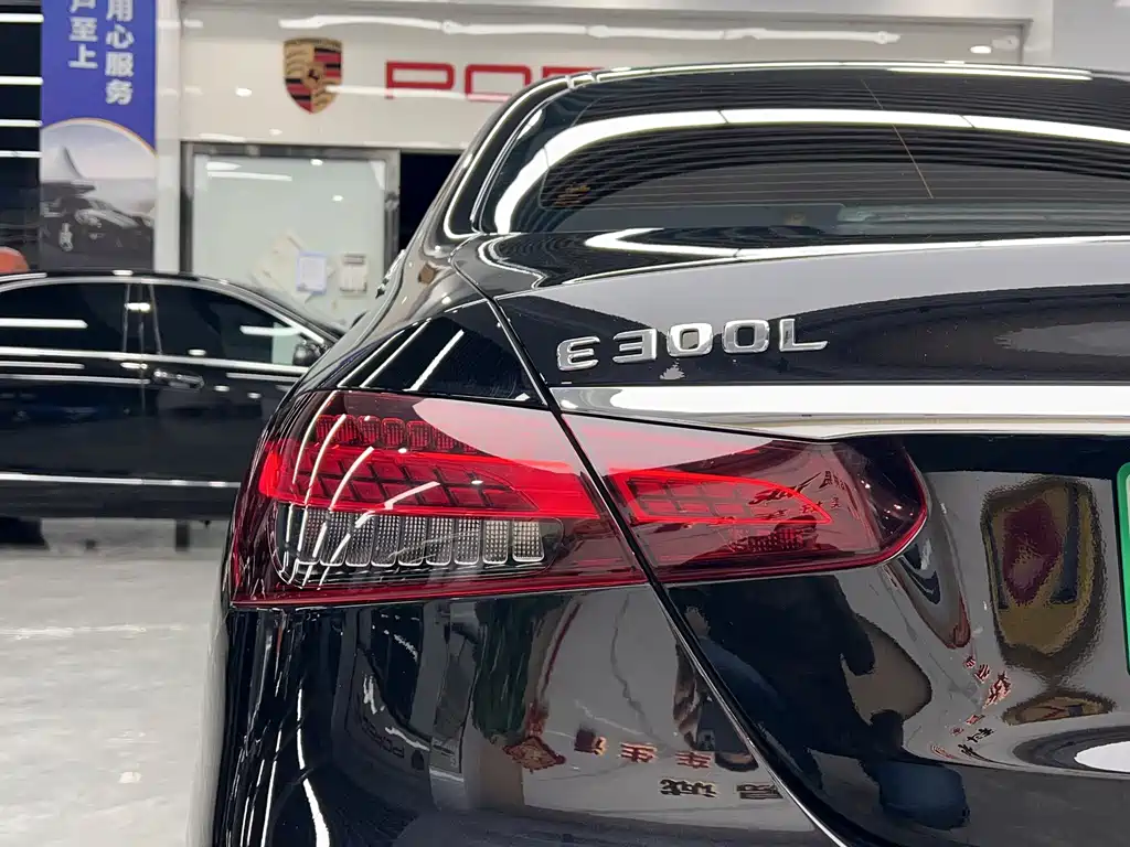Mercedes-Benz E-Class — миниатюра 10