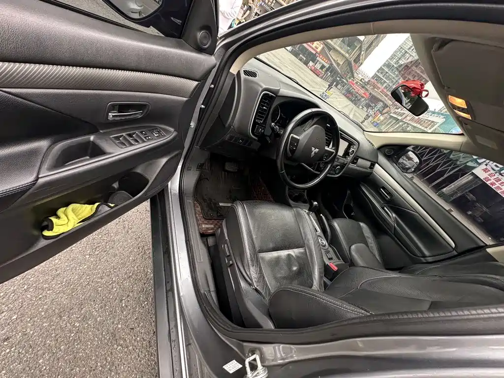 Mitsubishi Outlander (Import) — миниатюра 4