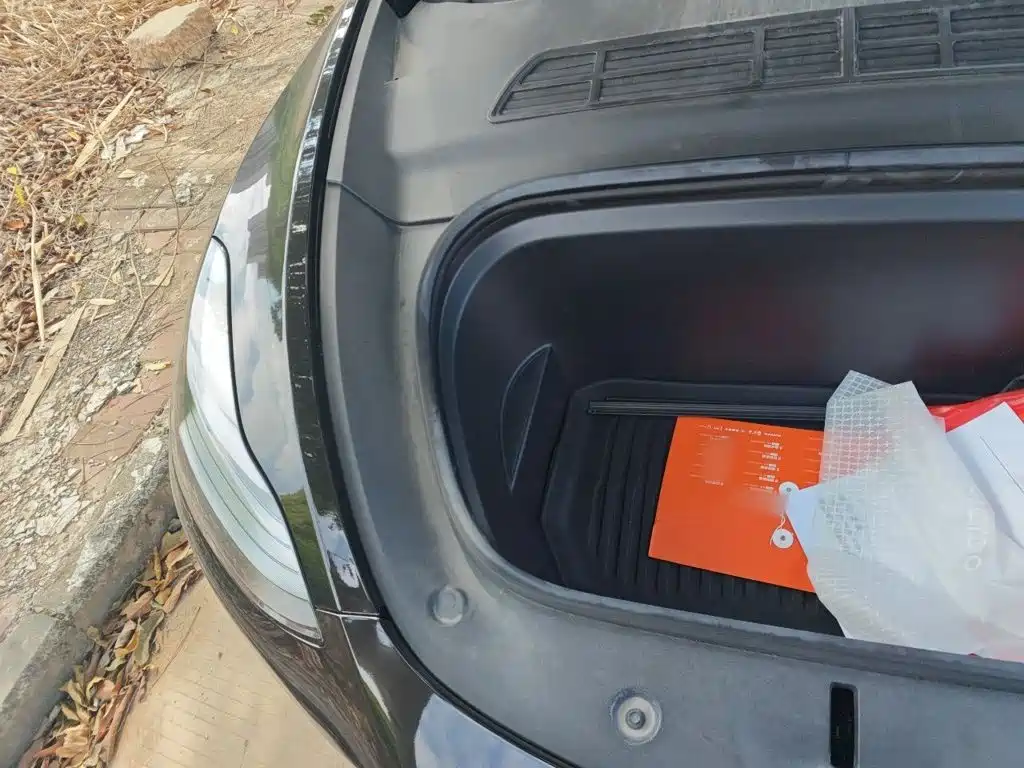 Tesla Model Y — миниатюра 20