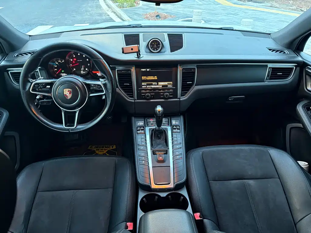 Porsche Macan — миниатюра 6