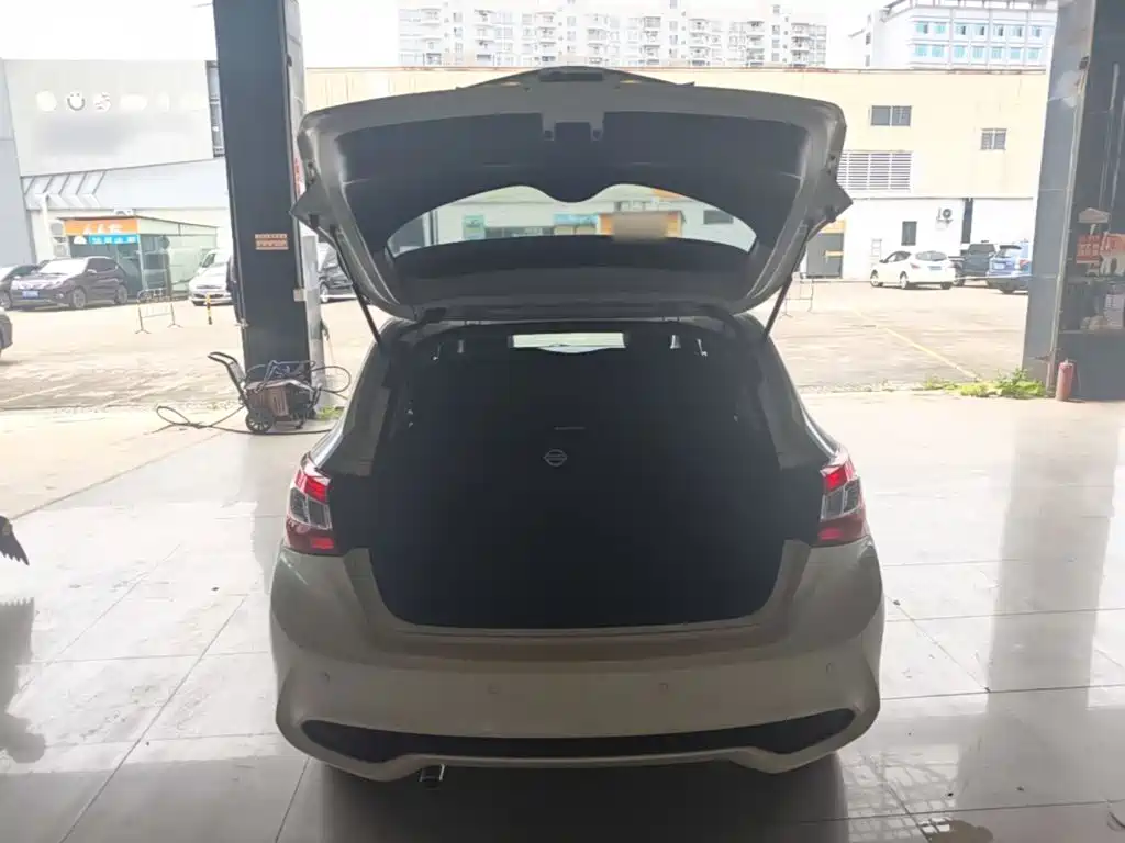 Nissan Tiida — миниатюра 19
