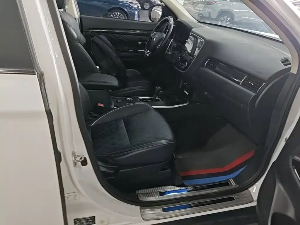 Mitsubishi Outlander — миниатюра 25