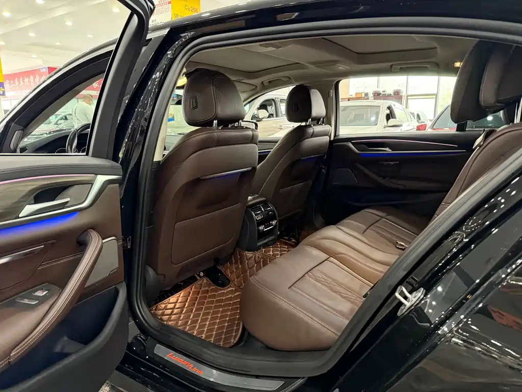 BMW 5 Series — миниатюра 5