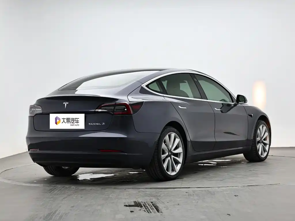 Tesla Model 3 — миниатюра 3