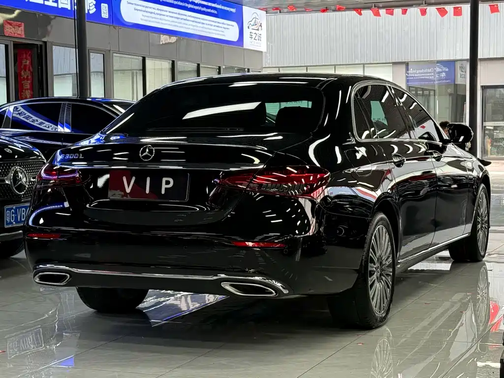 Mercedes-Benz E-Class — миниатюра 11