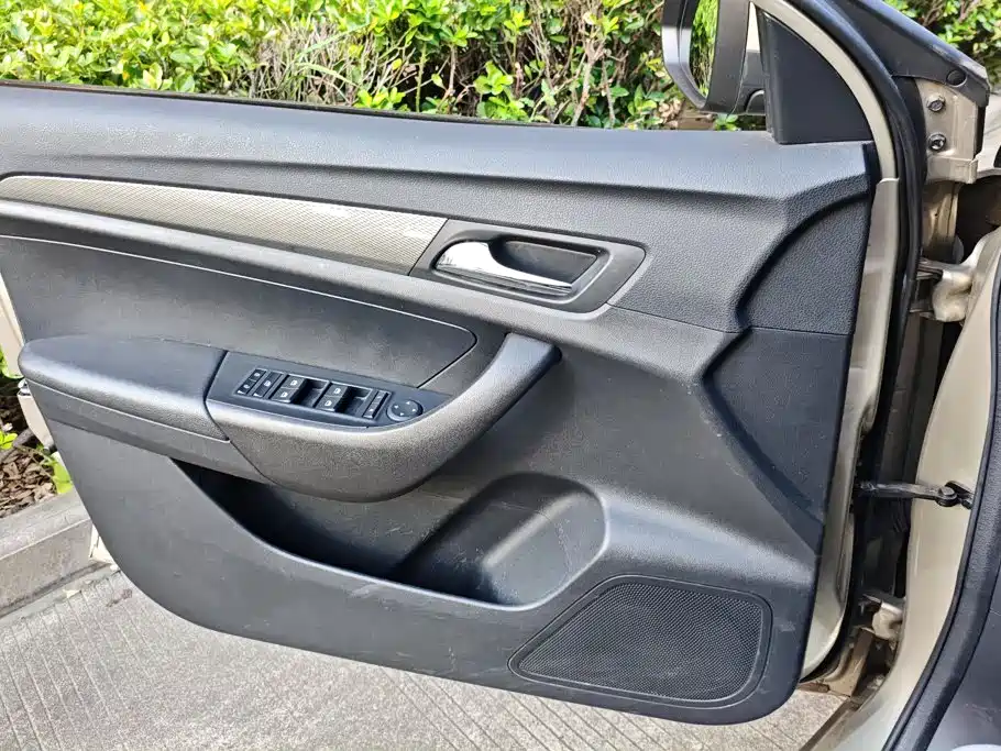 Roewe 360 — миниатюра 7