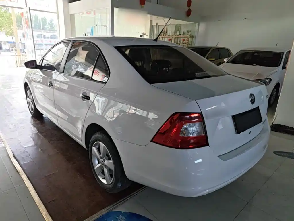 Skoda Rapid — миниатюра 5
