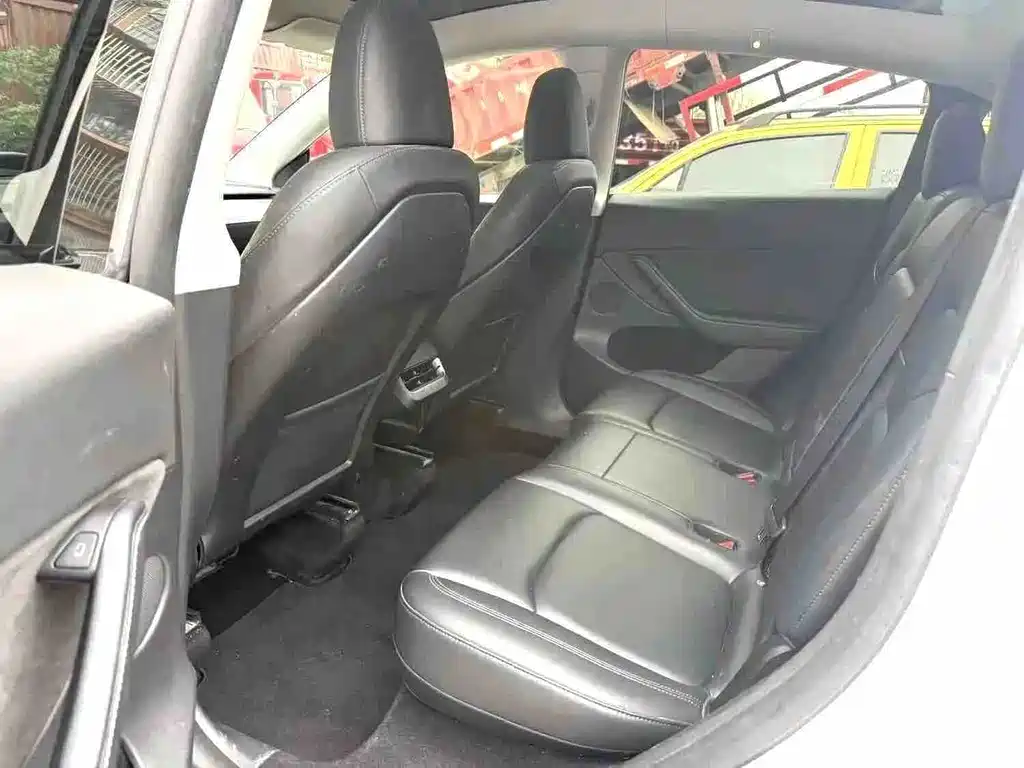 Tesla Model Y — миниатюра 7