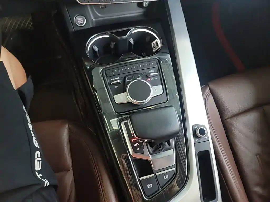 Audi A4L — миниатюра 14