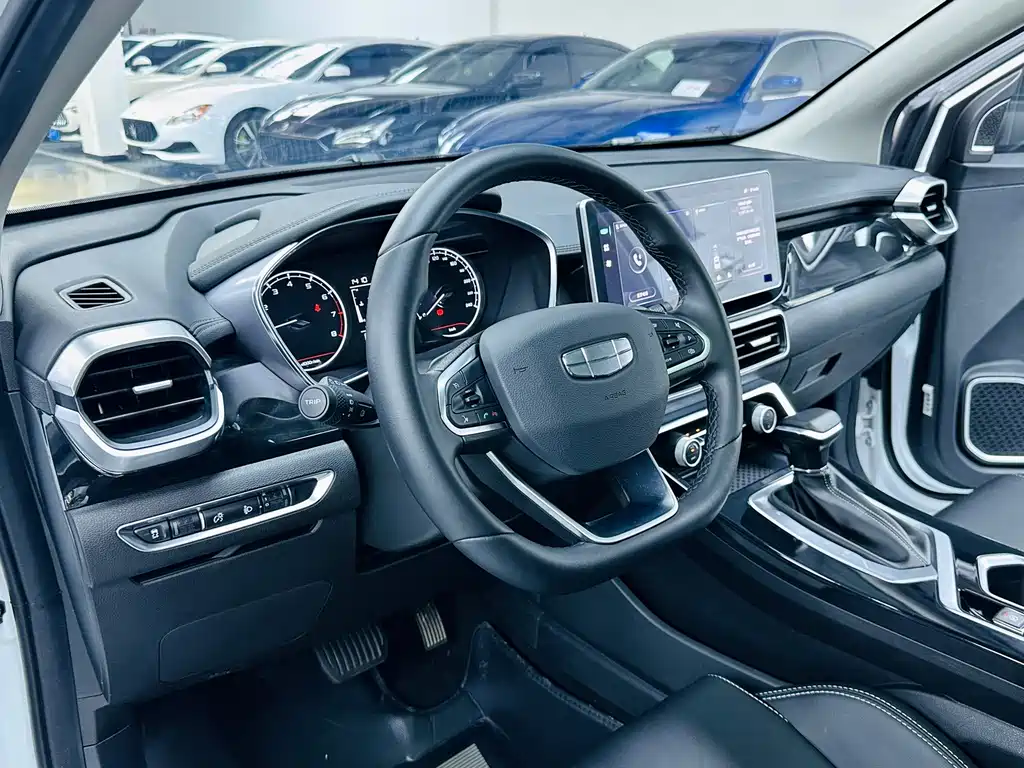 Geely Binyue — миниатюра 5