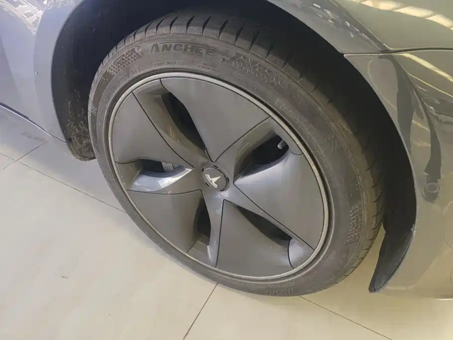 Tesla Model 3 — миниатюра 6