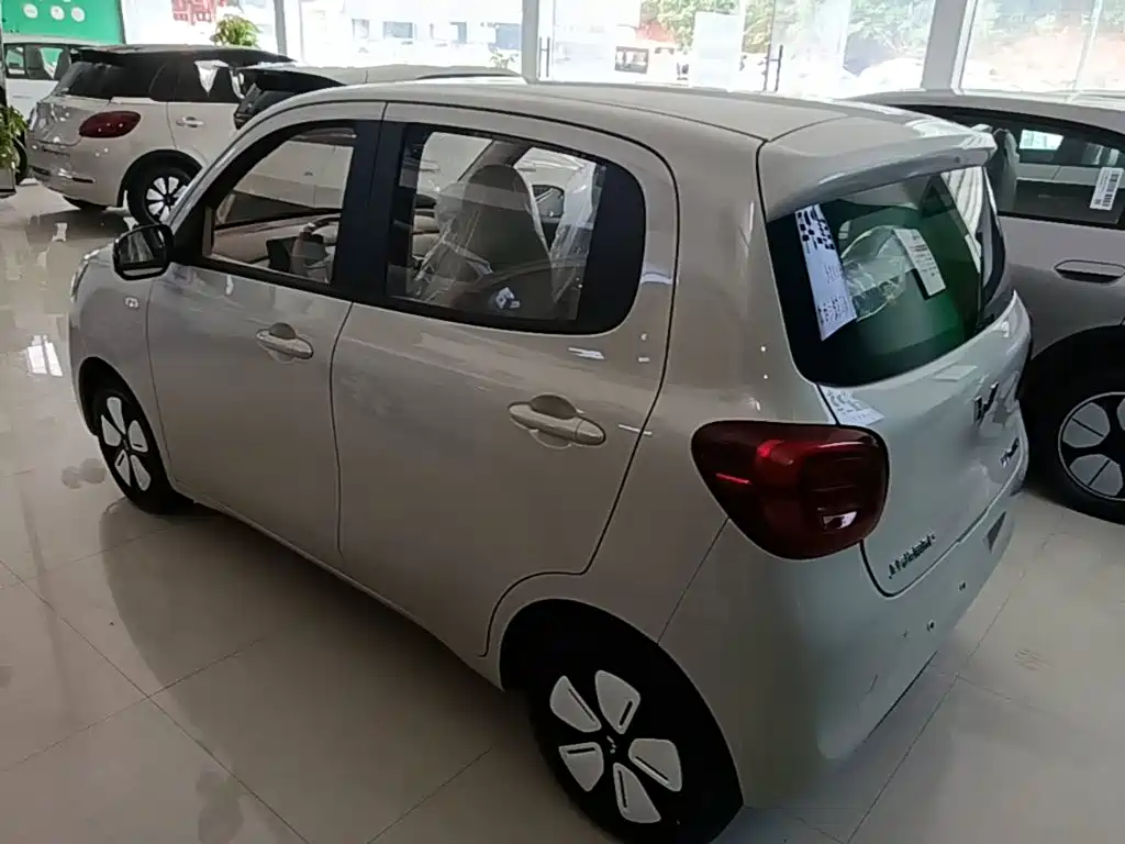 Wuling MINIEV — миниатюра 5