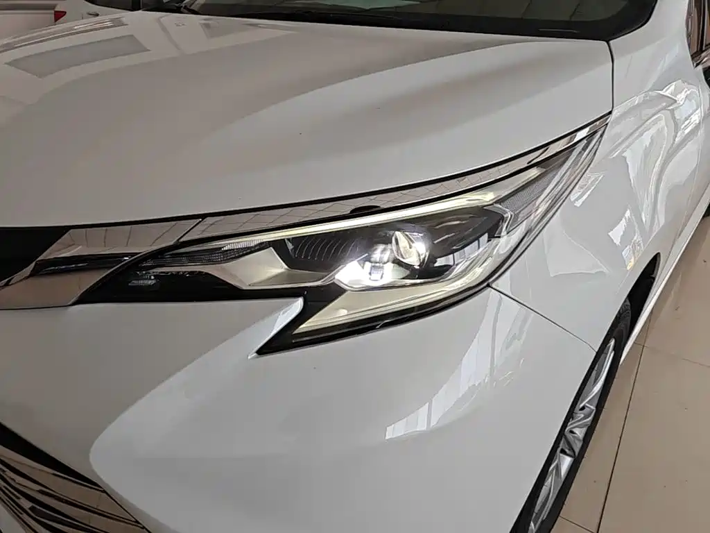 Toyota Sienna — миниатюра 24